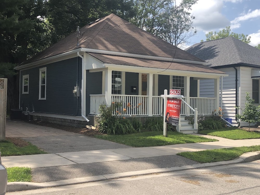 Anna Gladysz Real Estate